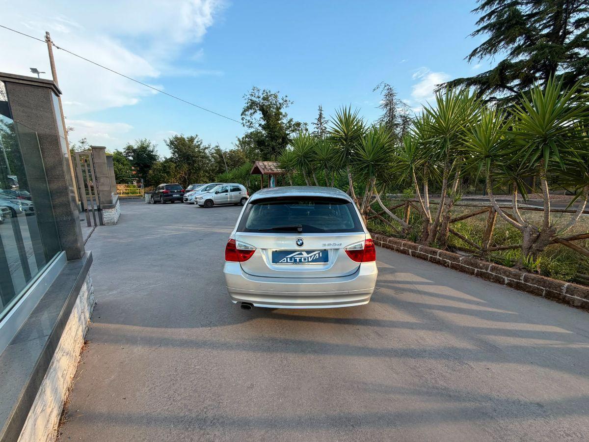 BMW - Serie 3 Touring - 320d Futura