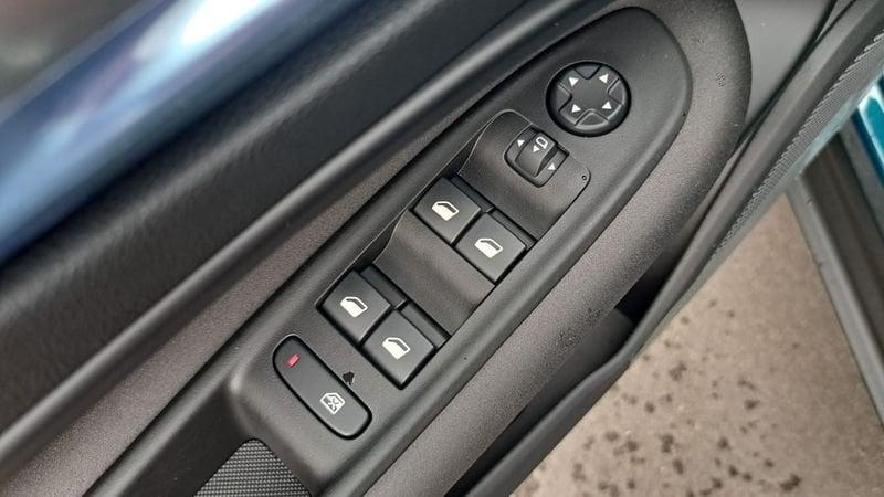 Alfa Romeo Junior 1.2 145 CV Hybrid SPECIALE BLU NAVIGLI