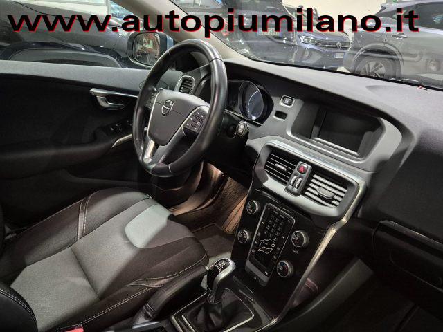 VOLVO V40 D3 Momentum