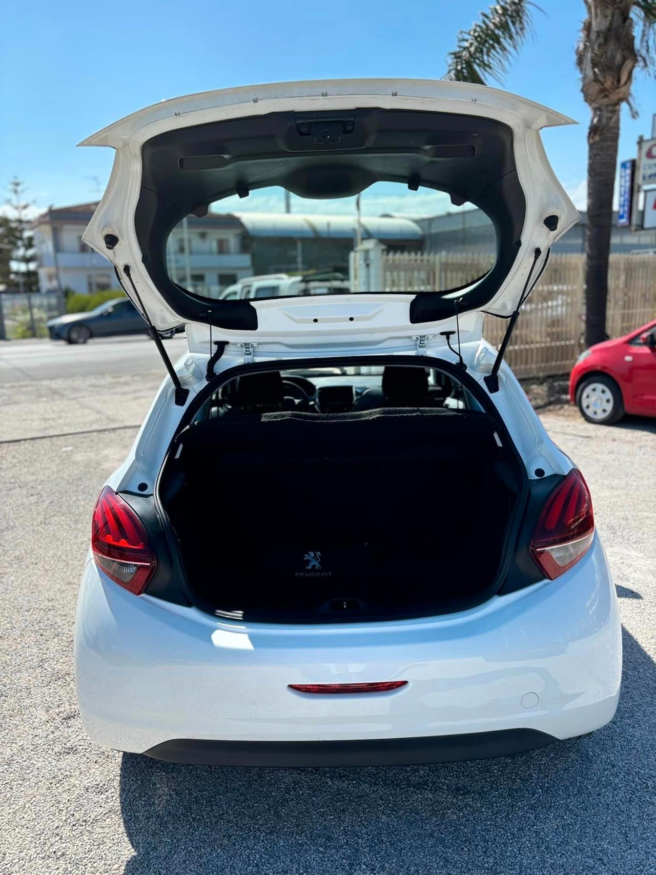 Peugeot 208 BlueHDi 75 5 porte Allure