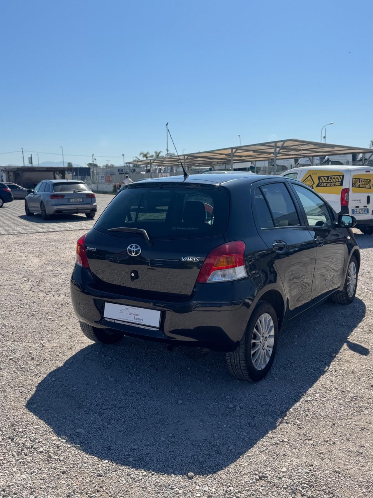 Toyota Yaris 1.0 5 porte Luxury pack automatica