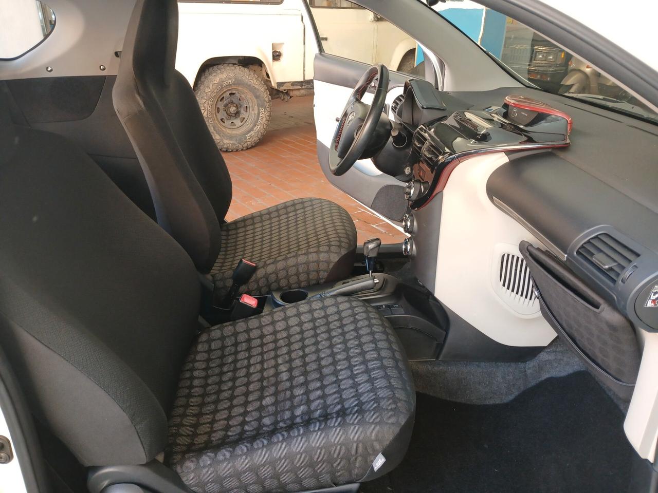 Toyota iQ 1.0 CVT Sol***AUTOMATICA 4 POOSTI ** KM 7 1 . 0 0 0 !!!!!*** 4 POSTI