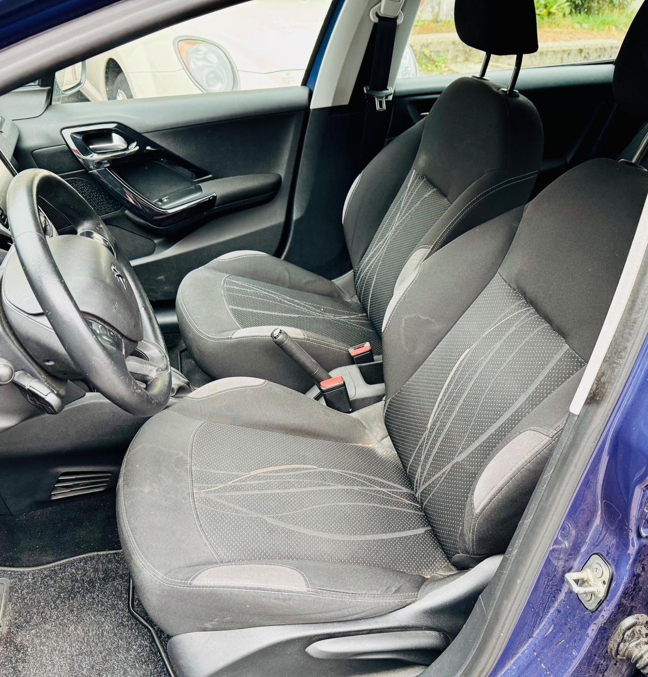 Peugeot 208 1.2 5porte Allure Ok Neopatentati