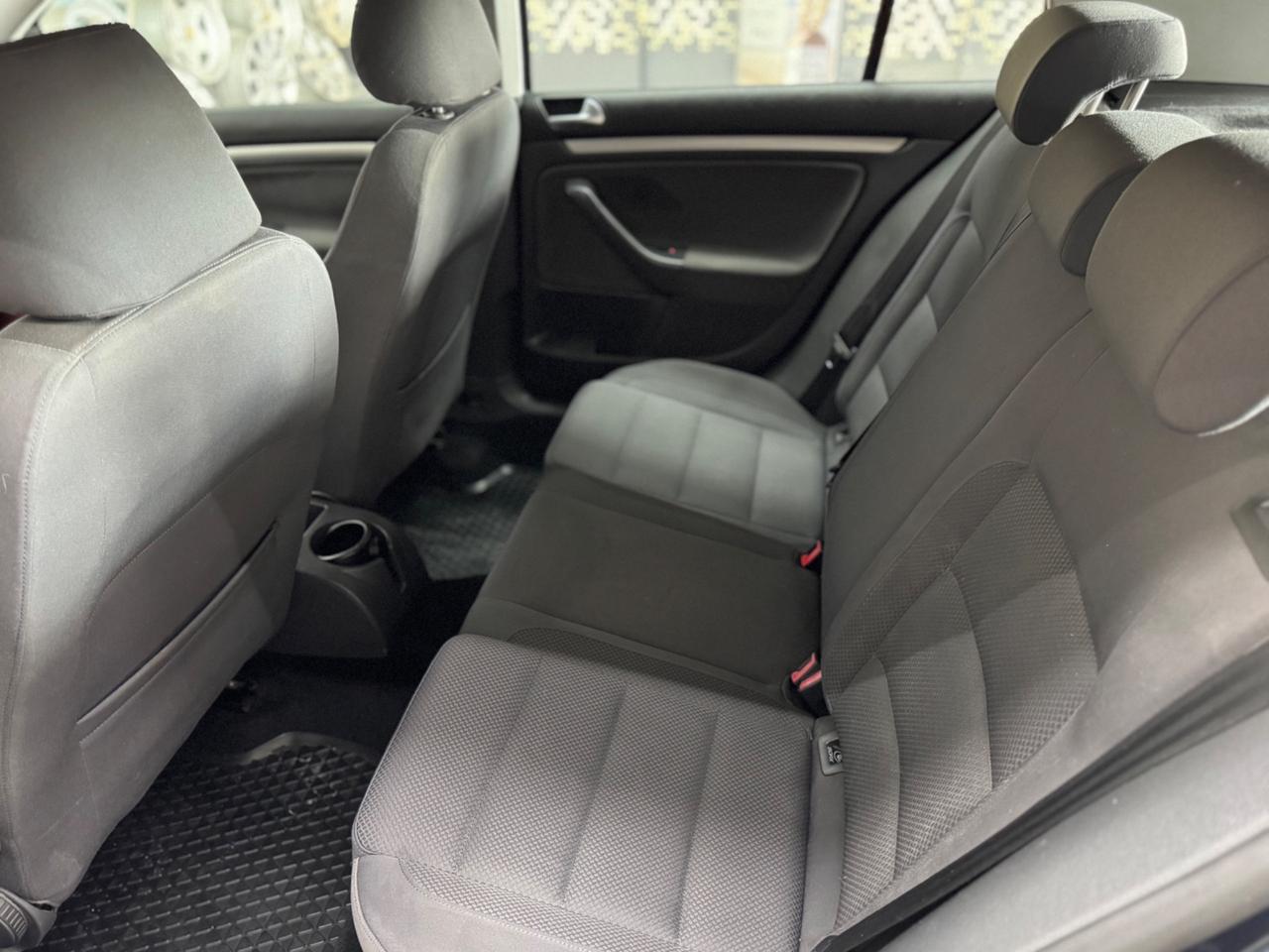 Volkswagen Golf 1.6 16V FSI 5Porte ADATTA NEOPATENTATI