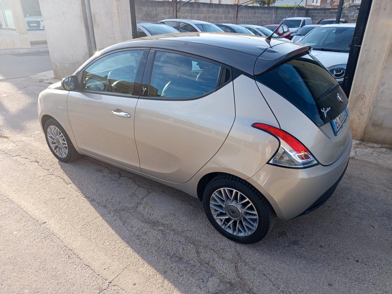 Lancia Ypsilon 1.2 Platinum BICOLORE