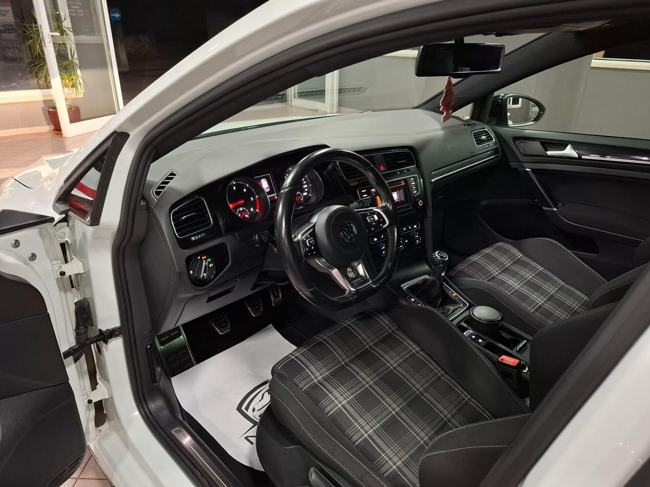 Volkswagen Golf GTD 2.0 TDI BlueMotion