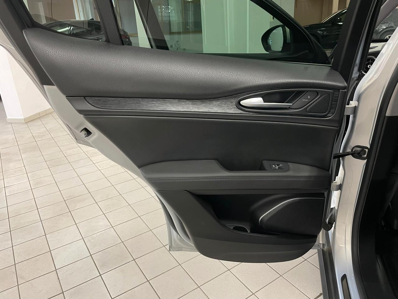 Alfa Romeo Stelvio 2.2 TD 190 CV EXECUTIVE 19" PELLE PINZE GIALLE RETROCAMERA