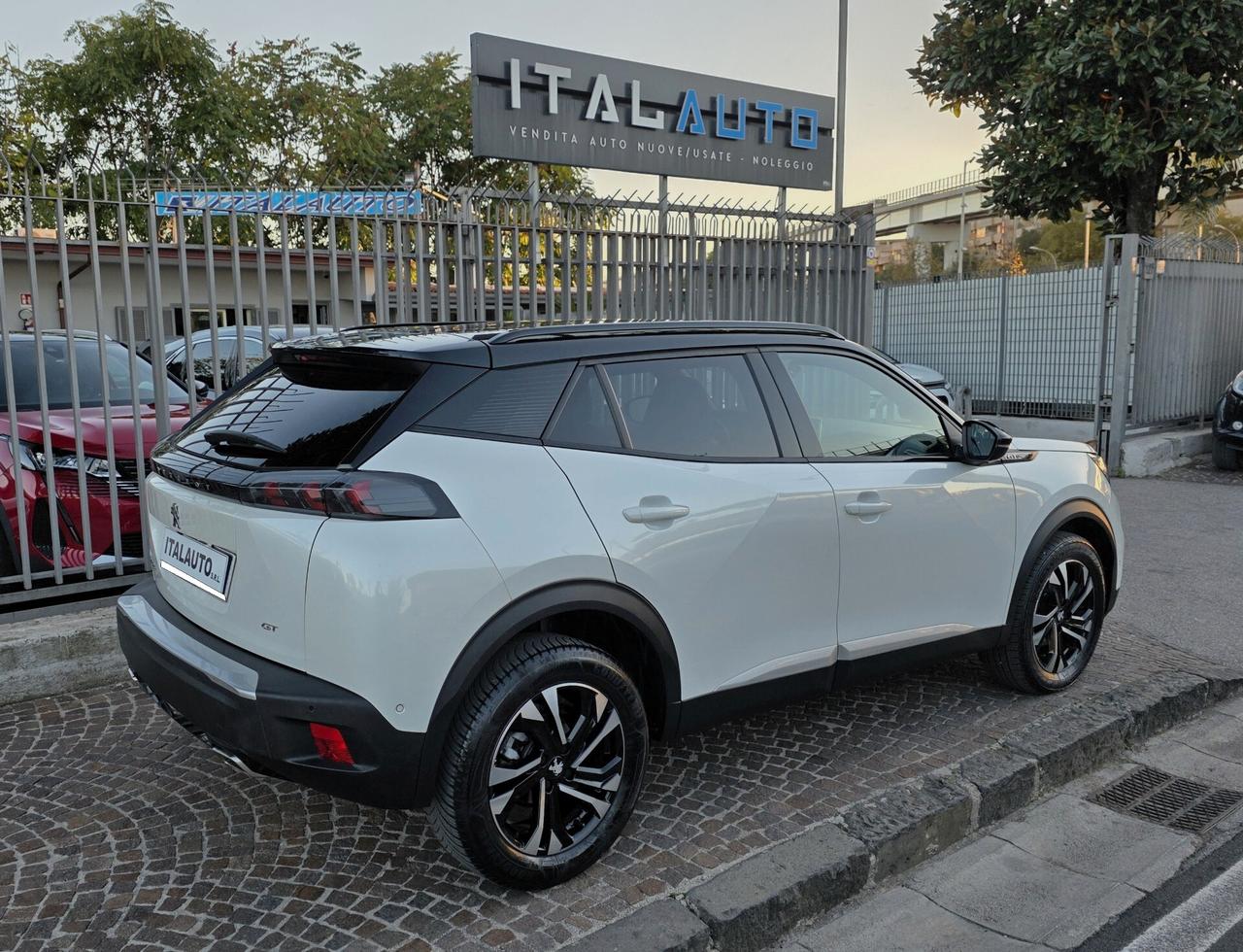 Peugeot 2008 PureTech 130 S&S EAT8 GT