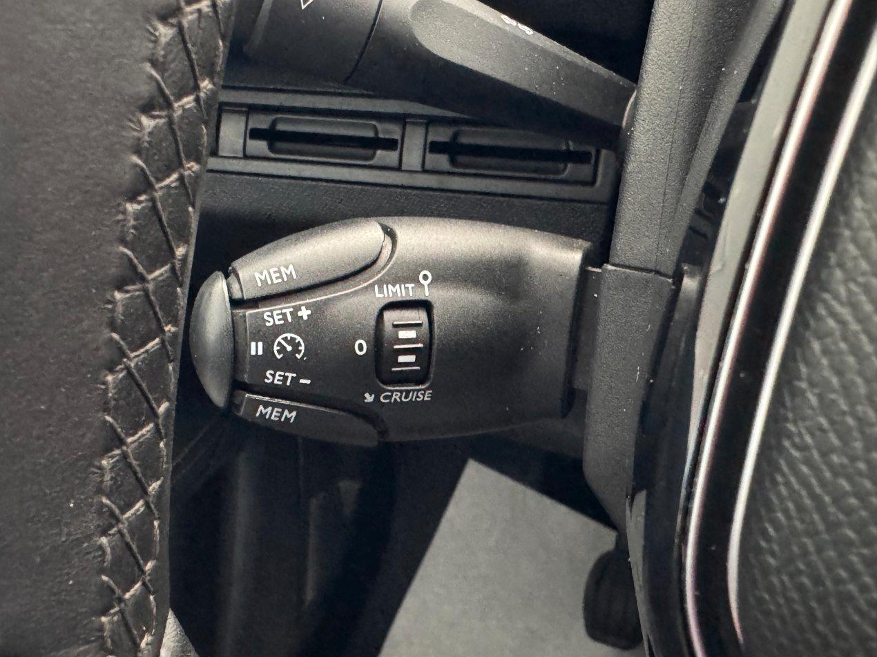 Peugeot 3008 1.6 hdi Allure 120cv Carplay Cockpit Uniprop