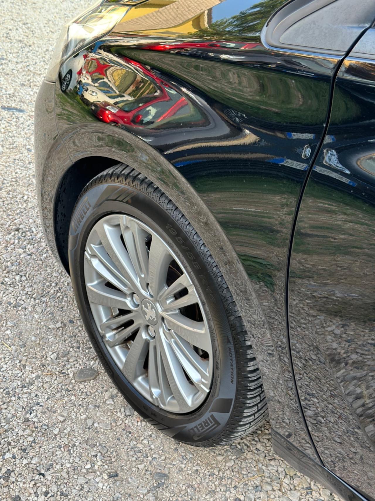 Peugeot 208 82 5P ALLURE NEOPAT KMCERT UNICOPR