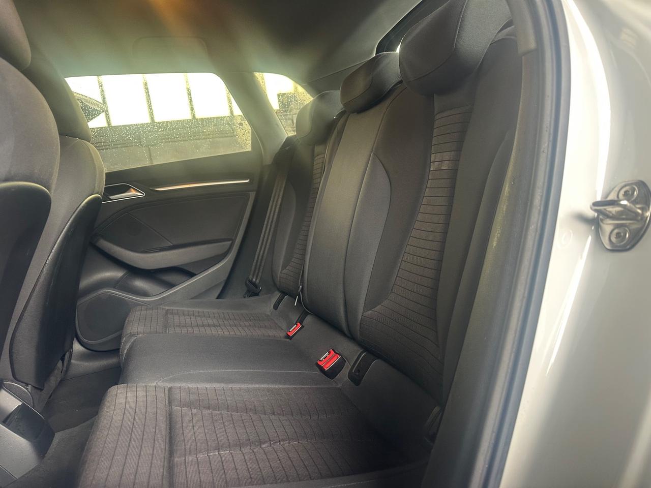 Audi A3 SPB 1.6 TDI/NAVI/LED/SENSORI