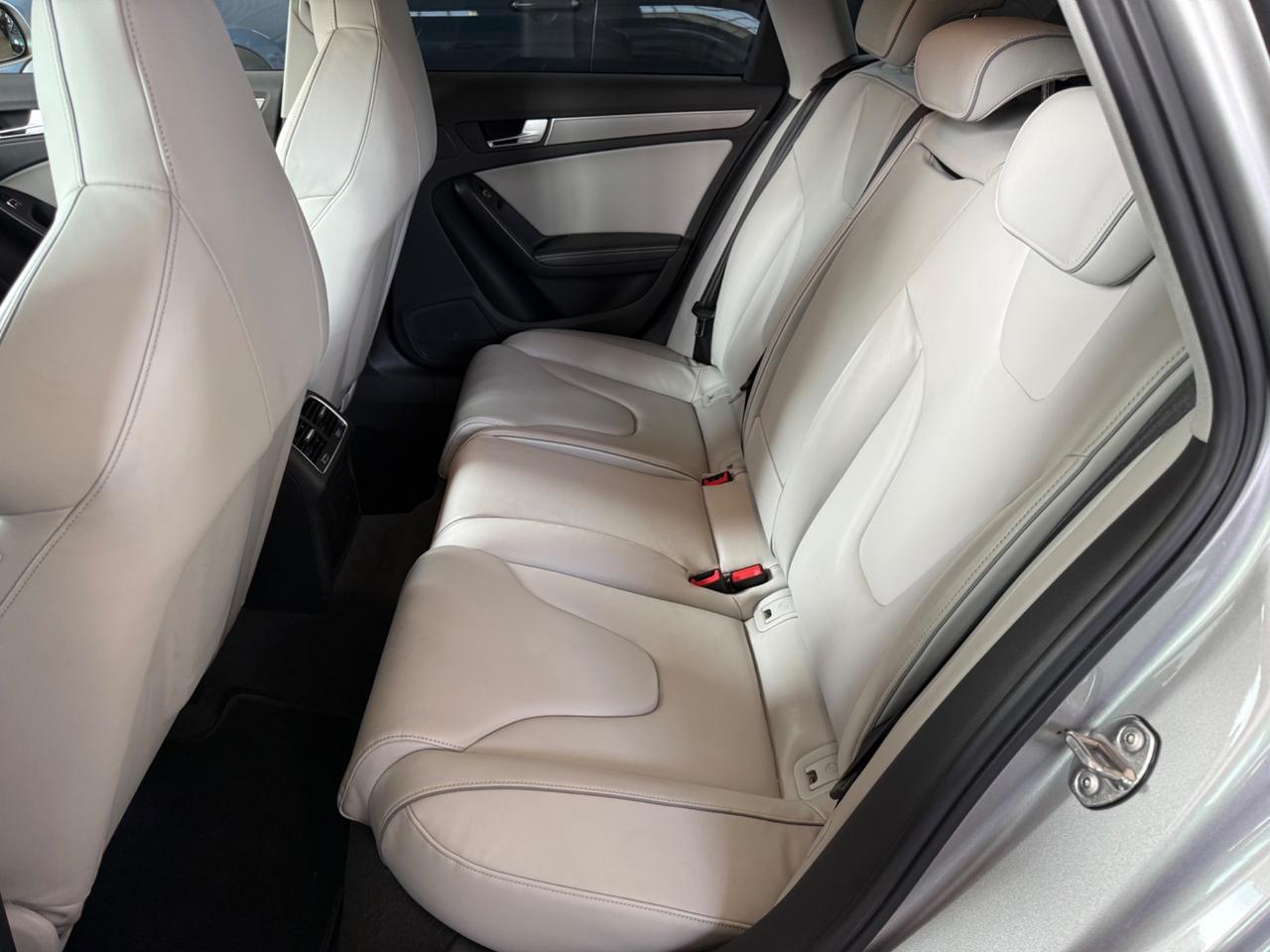 Audi A4 RS 4 Avant 4.2 V8 FSI quattro S tronic