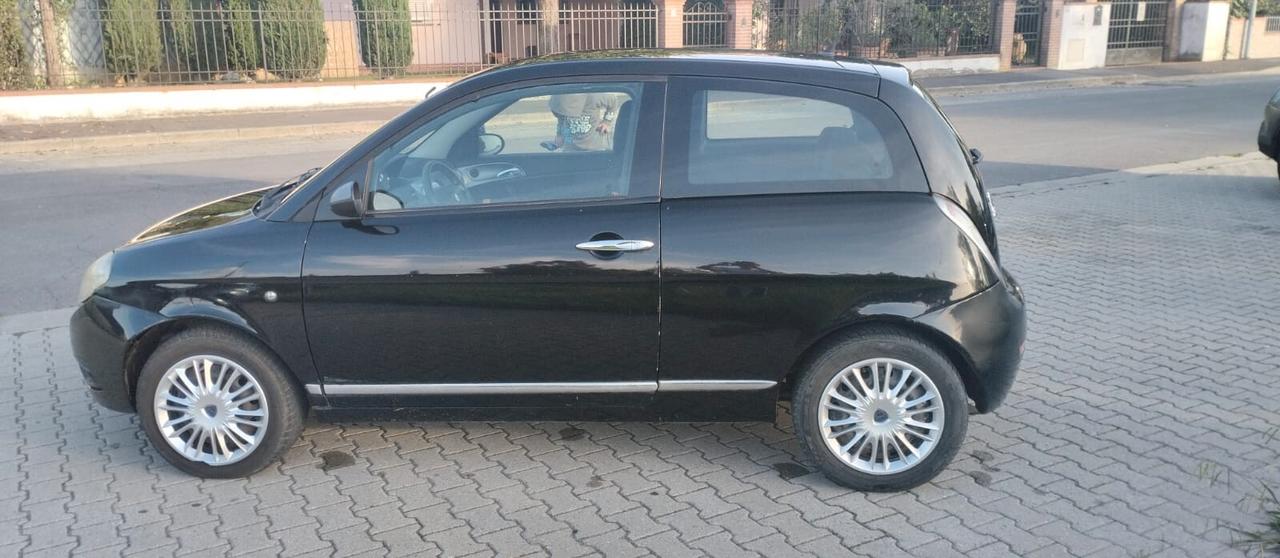 Lancia Ypsilon 1.4 Argento