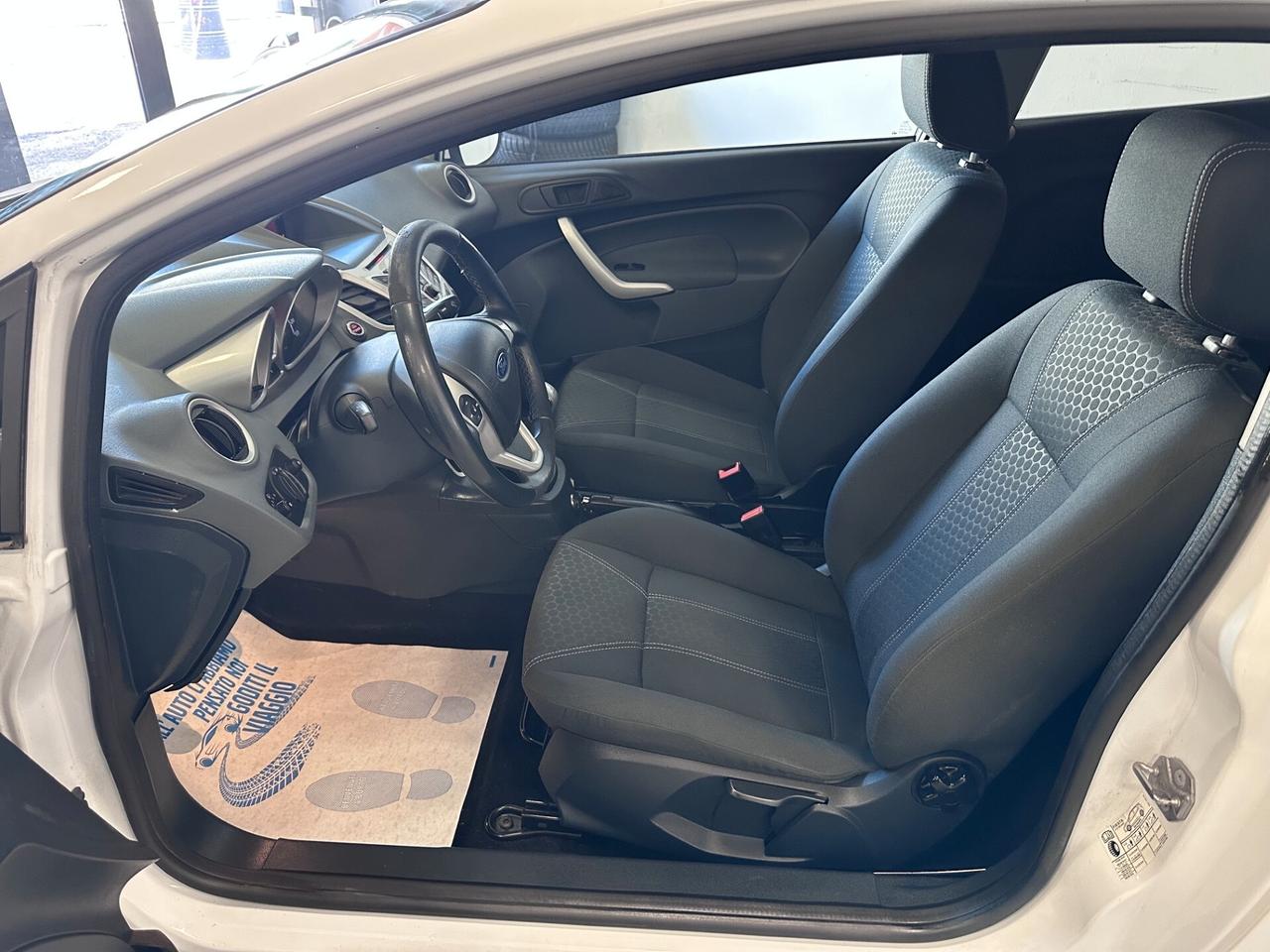 FORD FIESTA 1.4 BENZINA GPL