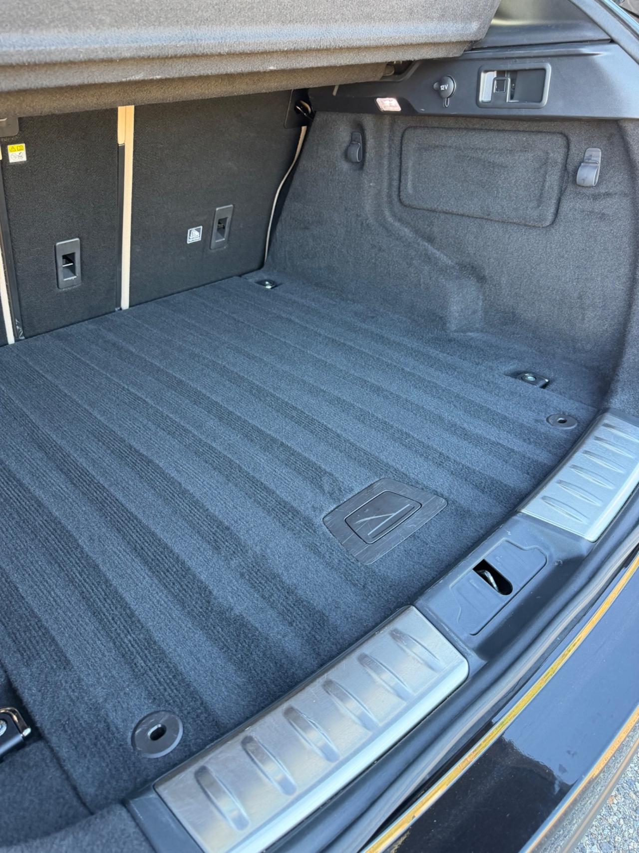 Jaguar F-Pace 2.0 D 180 CV AWD aut. Chequered Flag