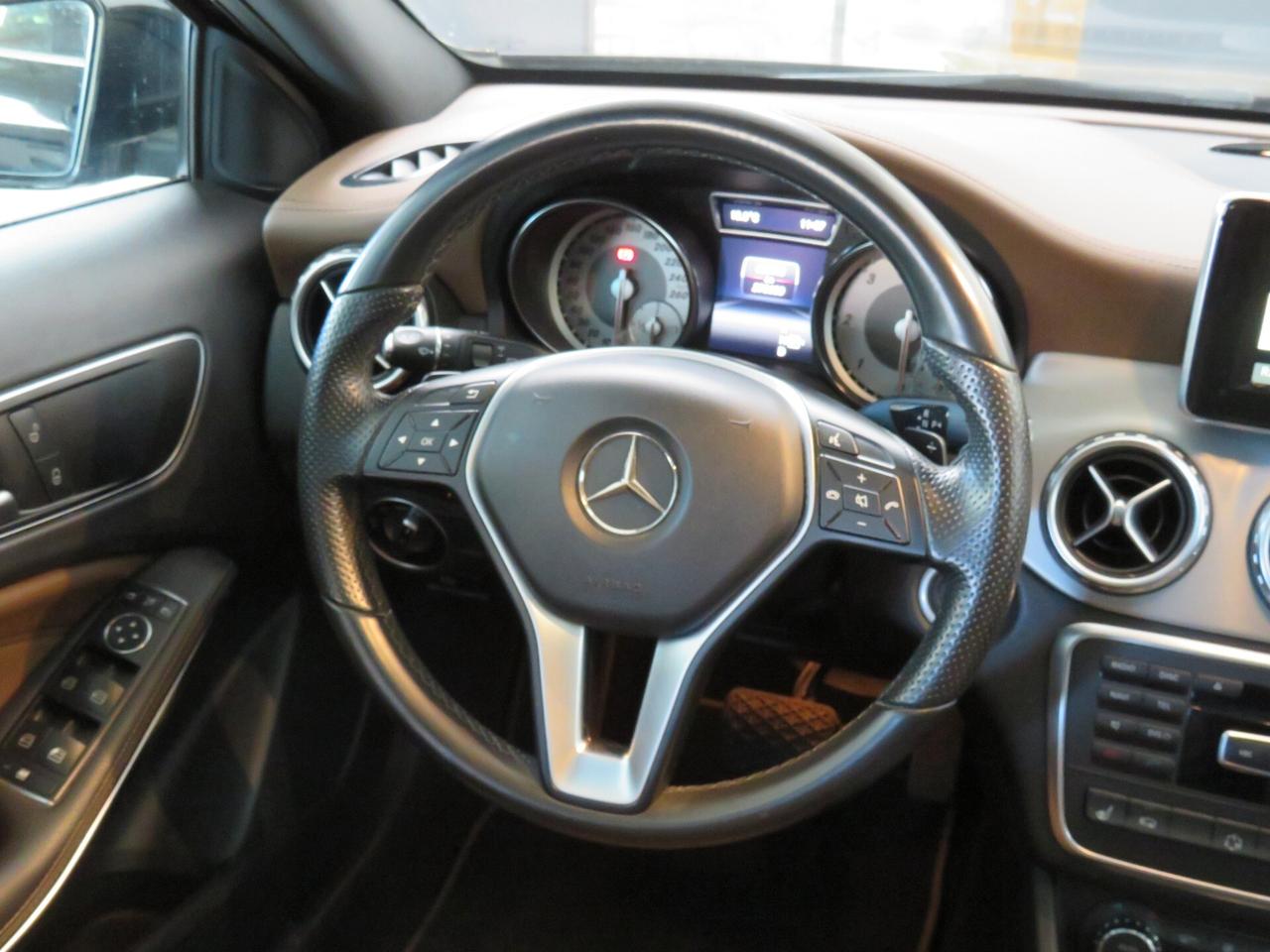 Mercedes-benz GLA 220 4matic premium