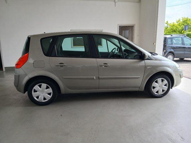 RENAULT Scenic 1.6 16V Dynamique