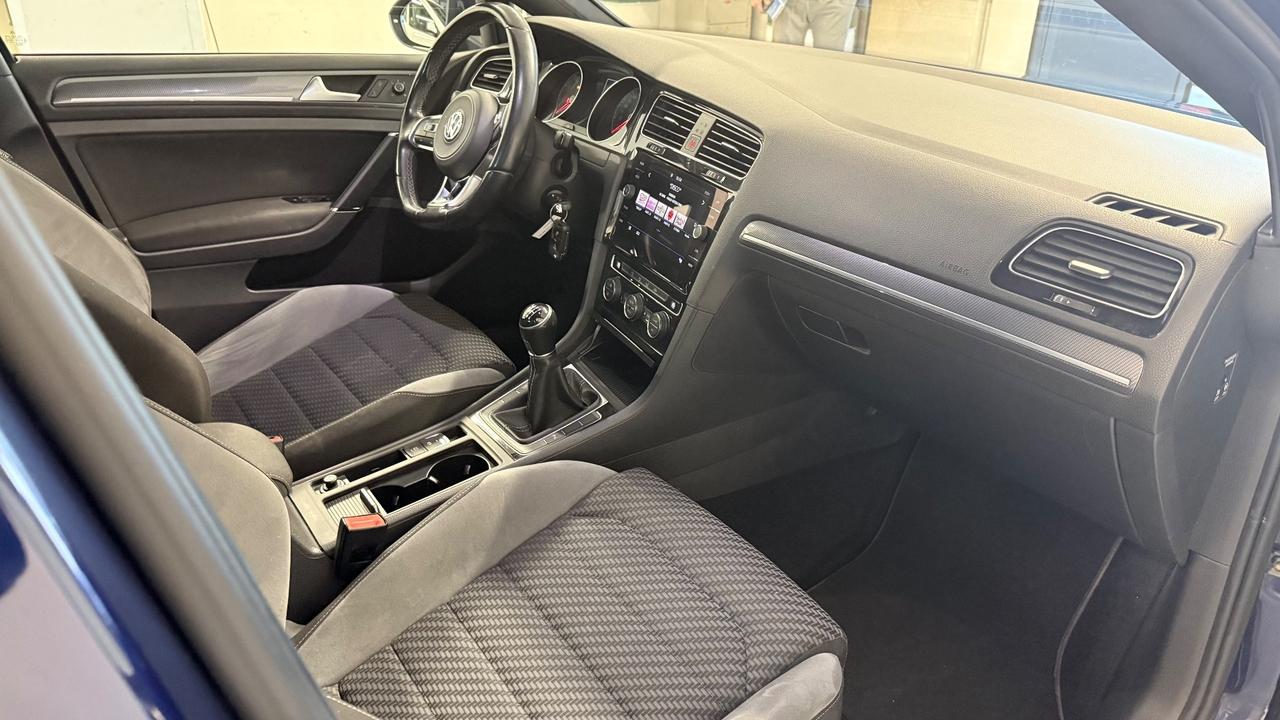 Volkswagen Golf 1.0 TSI 115 CV 5p. Sport R LINE