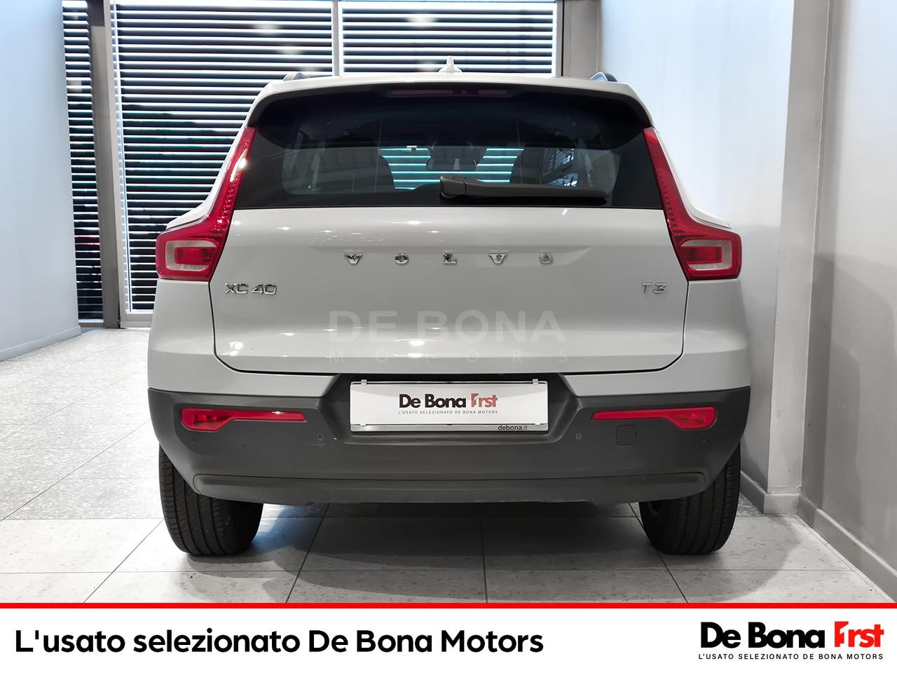 Volvo XC40 1.5 t3 momentum core 163cv my21