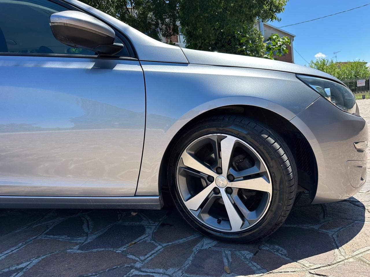 Peugeot 308 BlueHDi 120 S&S SW Allure