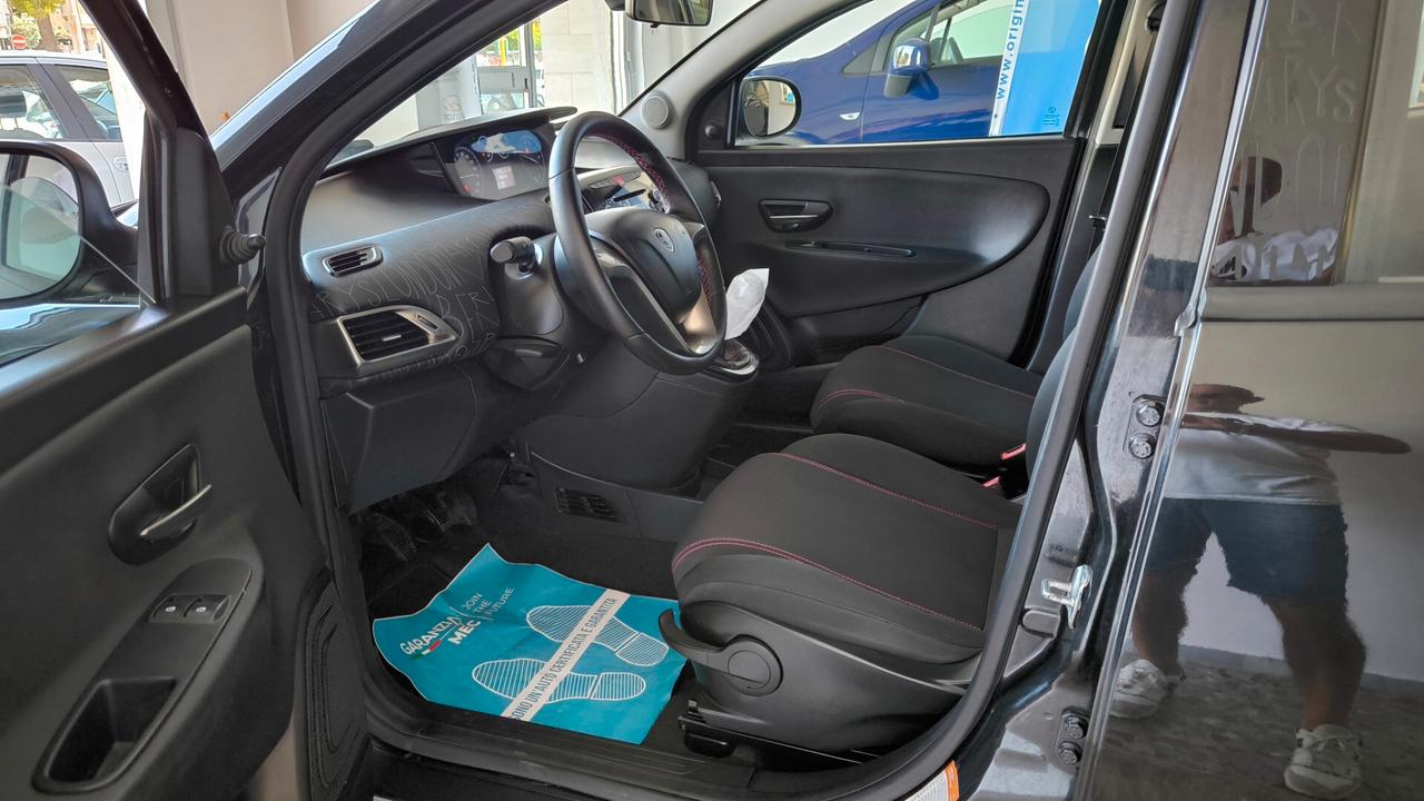Lancia Ypsilon 1.2 69 CV 5 porte Gold Paris