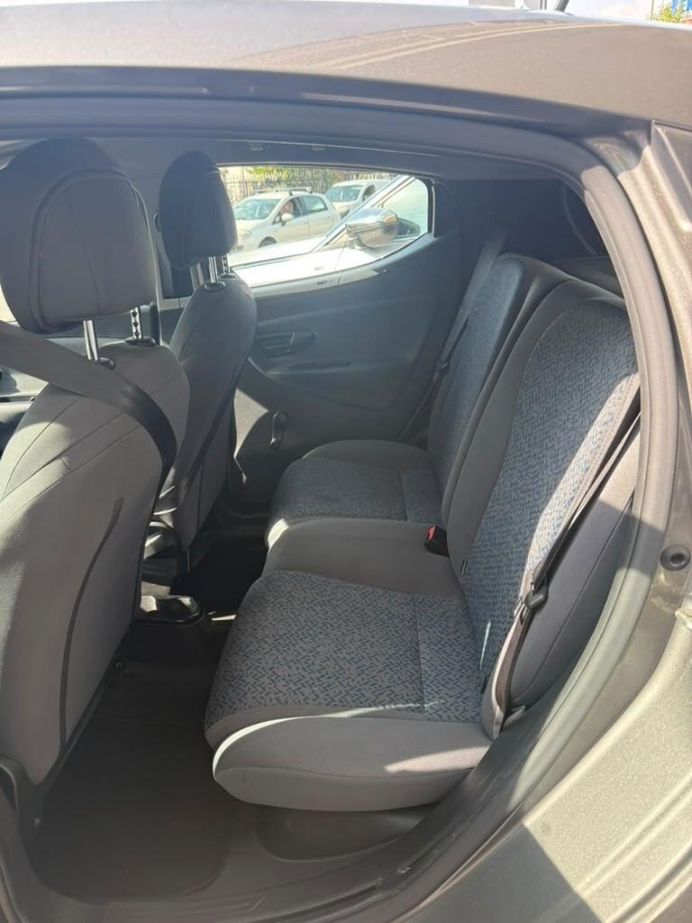 Lancia Ypsilon 1.0 FireFly 5 porte S&S Hybrid Silver