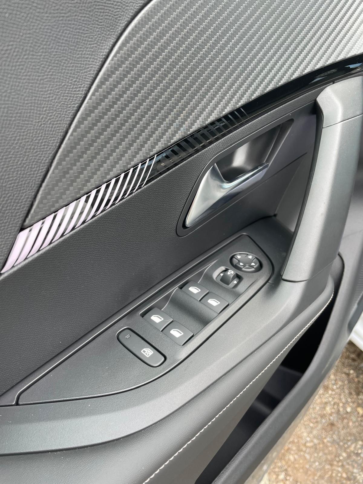 Peugeot 2008 1.2 PureTech 100 S&S Allure