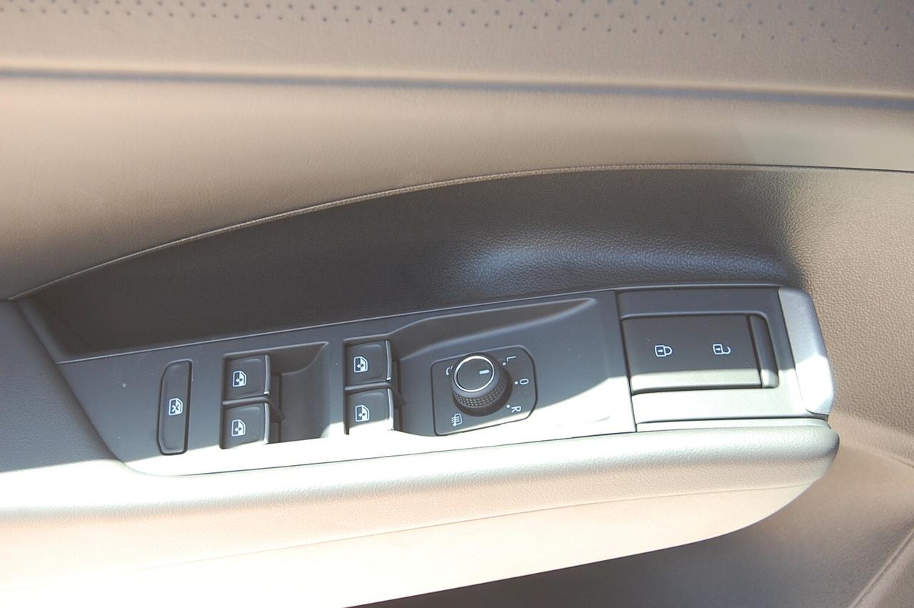 Volkswagen T-Roc 1.5 eTSI ACT 150 CV DSG R-Line