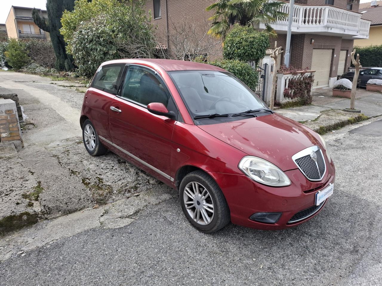lancia ypsilon 1.3 mutijet 75 cv Versus