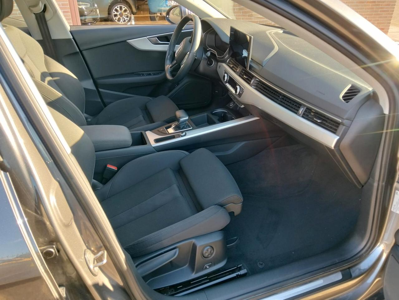 Audi A4 Avant 30 TDI/136 CV S tronic Business Advanced