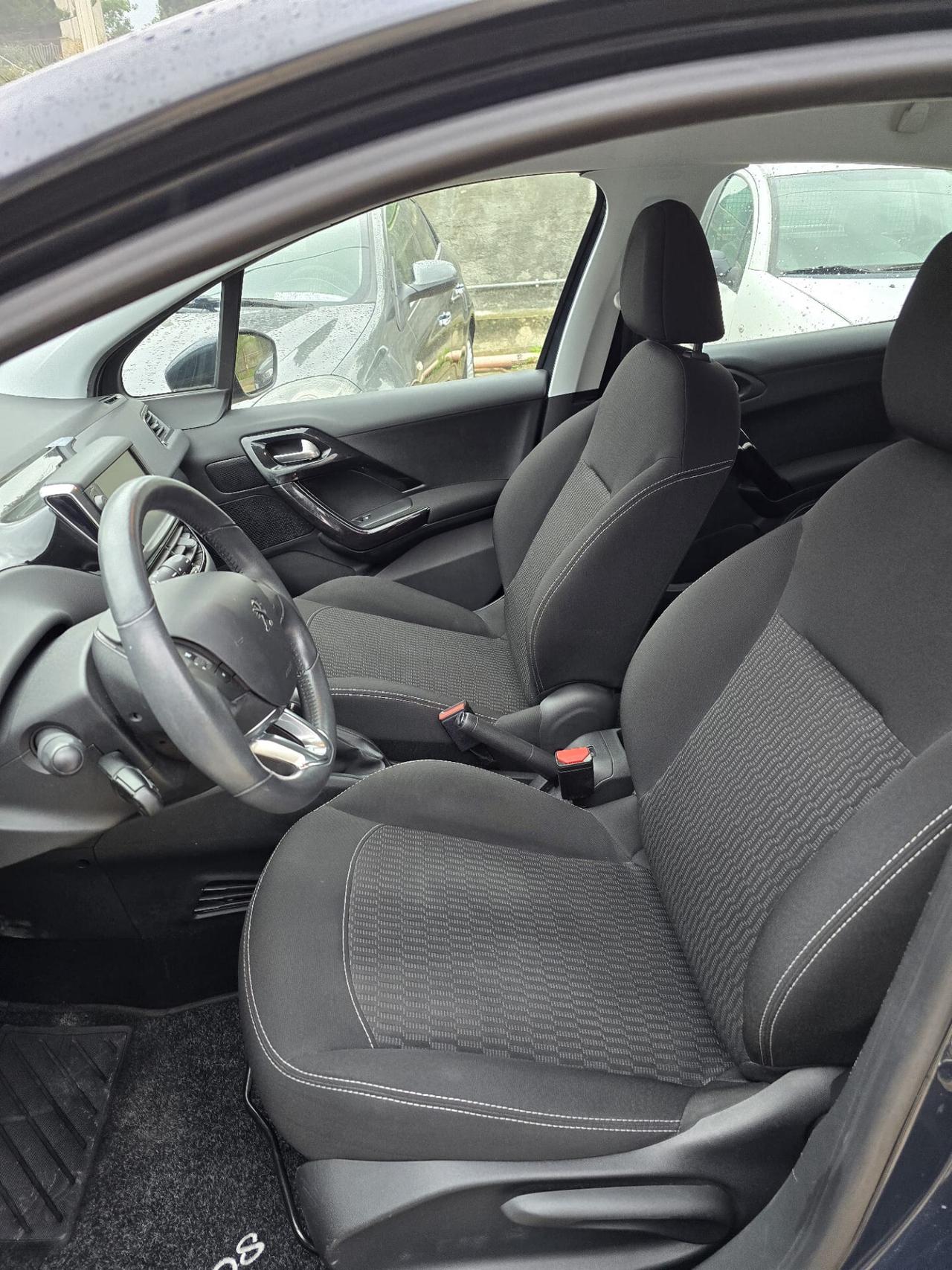 Peugeot 208 PureTech 82 5 porte Allure