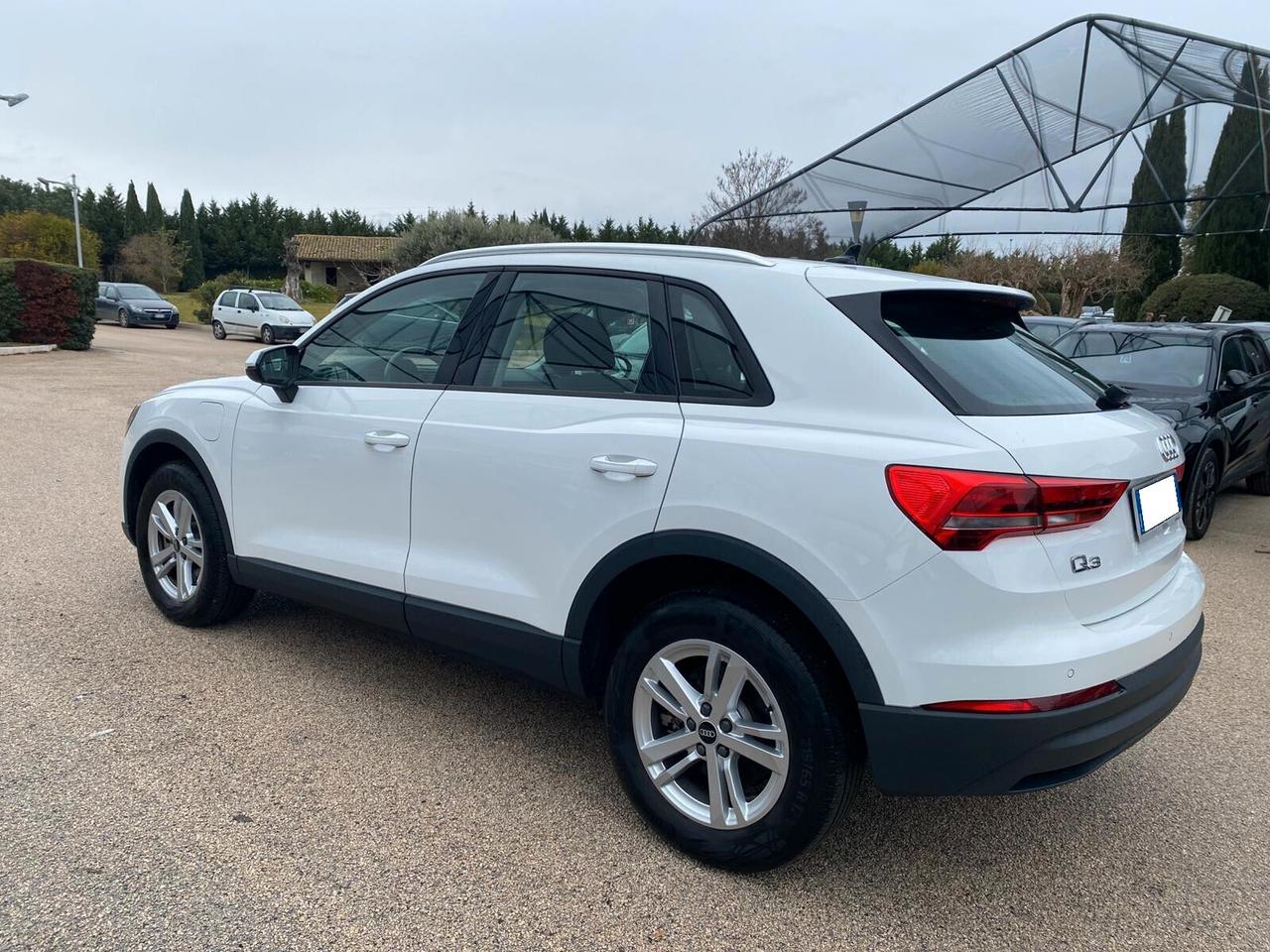 Audi Q3 45 TFSI e S tronic Business