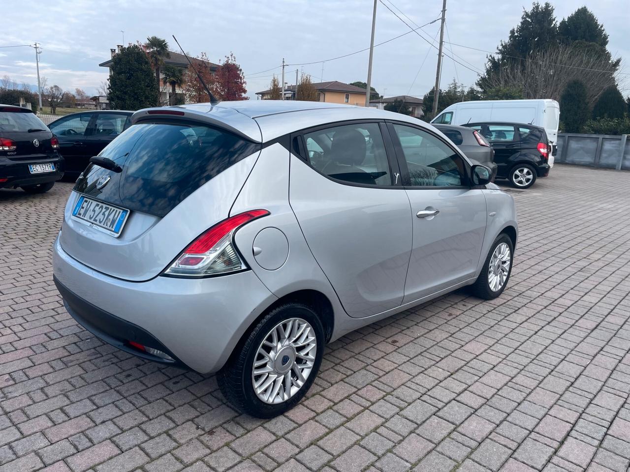 Lancia Ypsilon 1.2 69 CV 5 porte S&S Silver