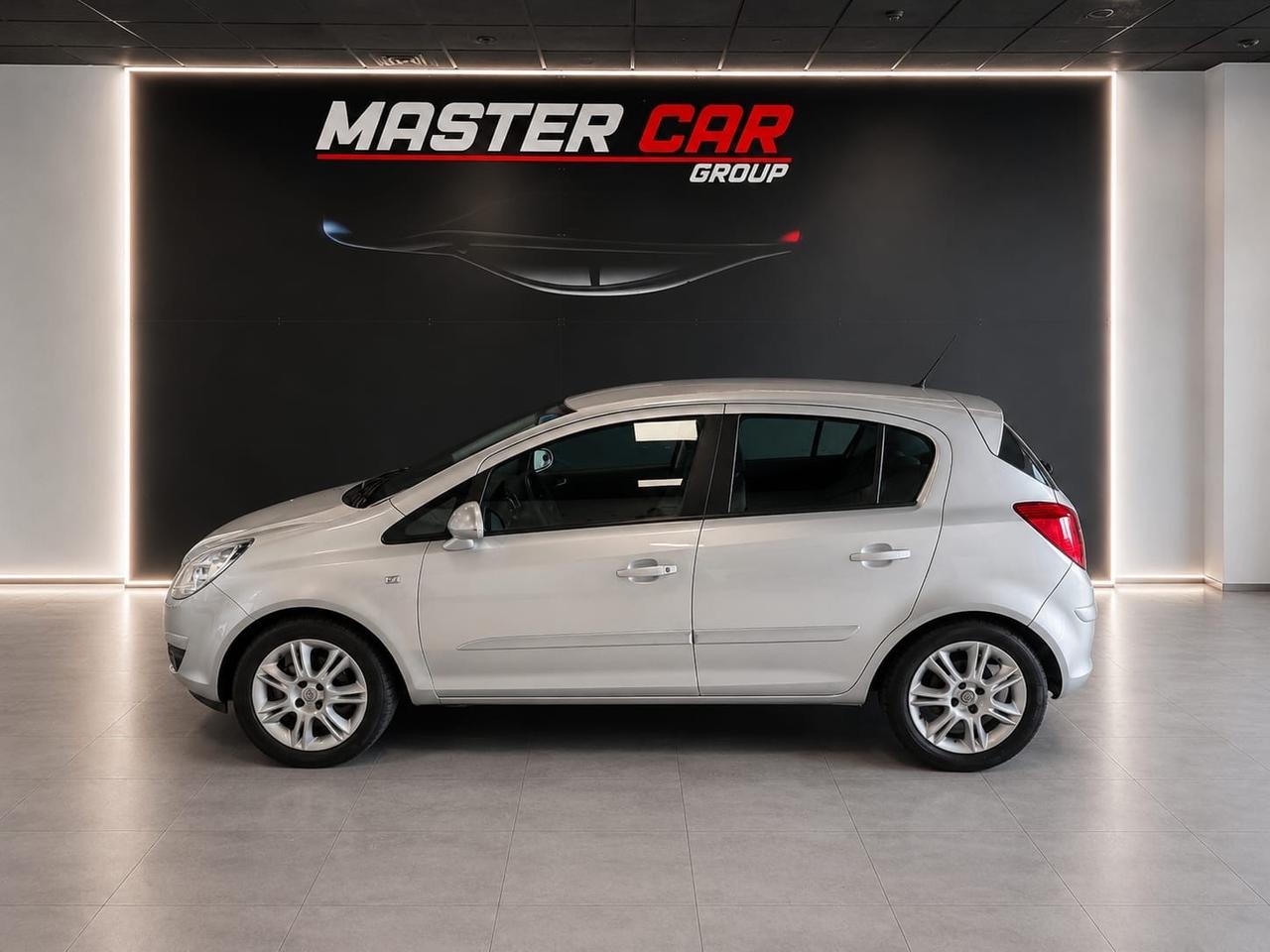 Opel Corsa 1.2 5 porte Cosmo