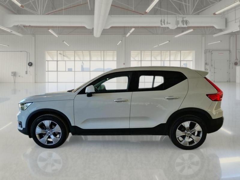 VOLVO XC40 T2 AUTOMATICO MOMENTUM PRO SUV