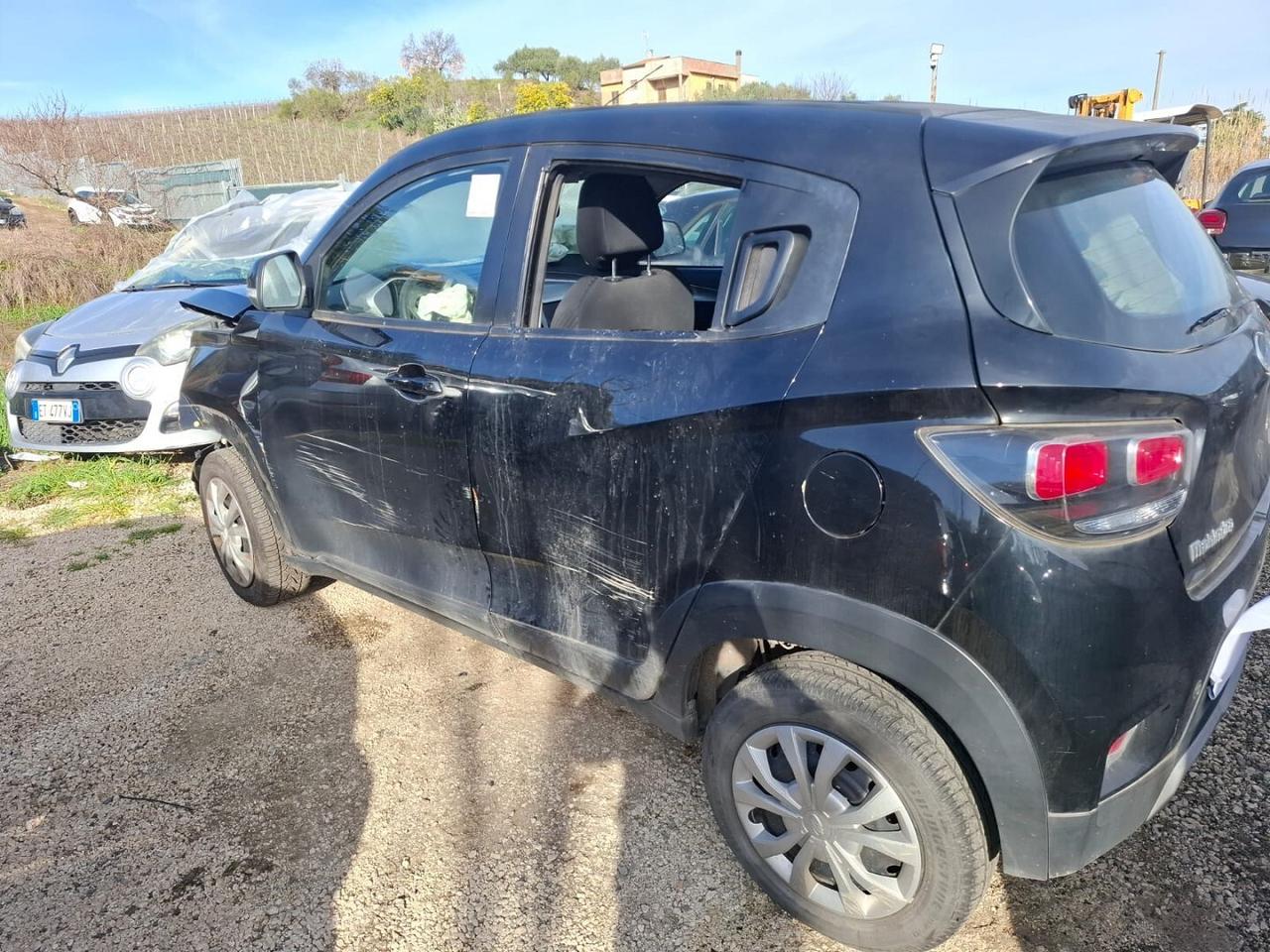 MAHINDRA KUV 100 SINISTRATA MARCIANTE