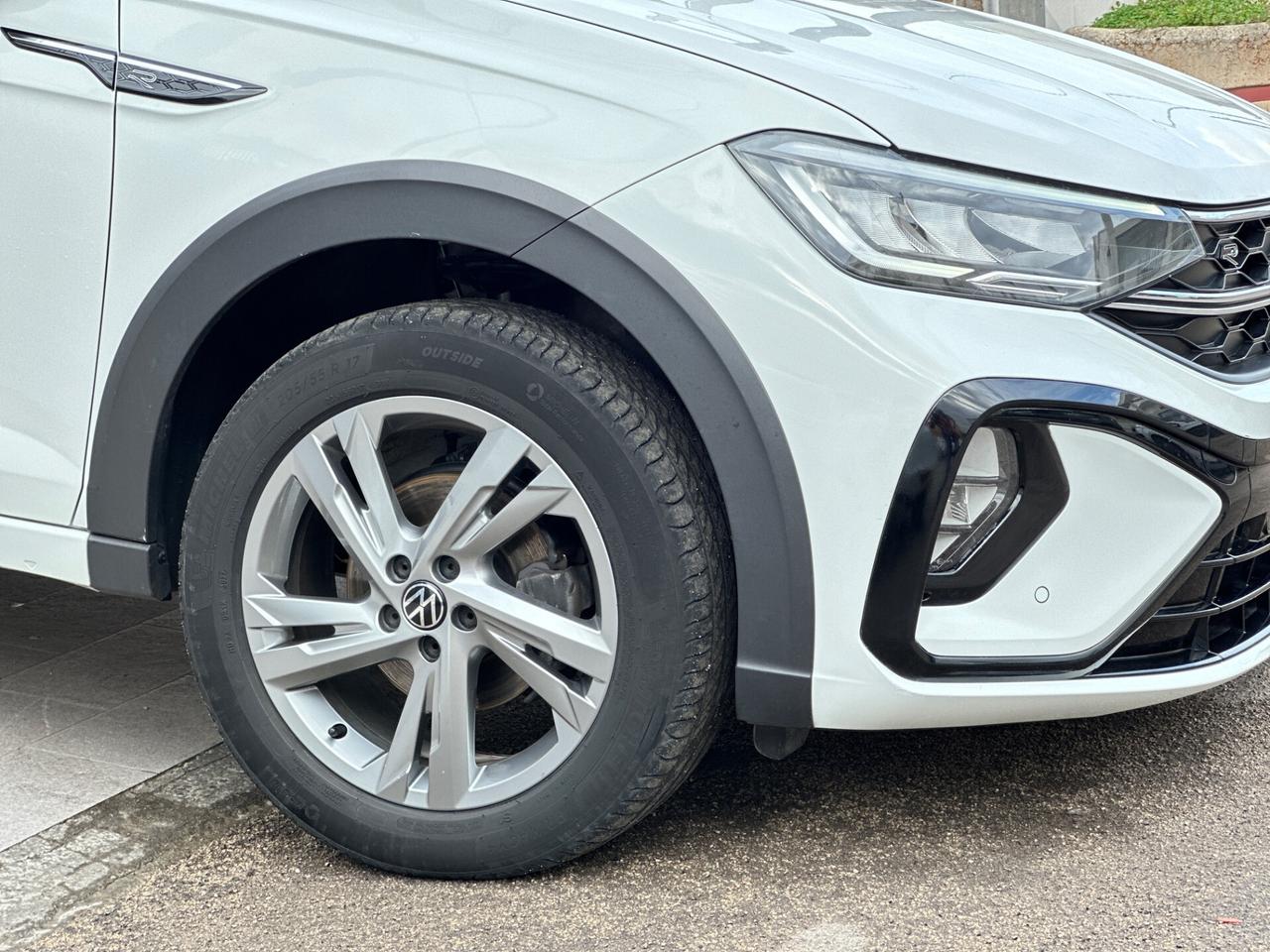 Volkswagen Taigo 1.0 TSI 110 CV R-Line- 10/2022 TETTO/LED