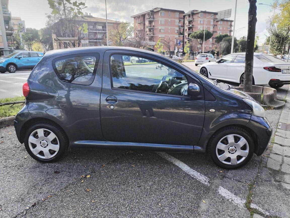 Toyota Aygo 1.0VVT-i 3 p 56000km unipro accessoriata e tagliandata