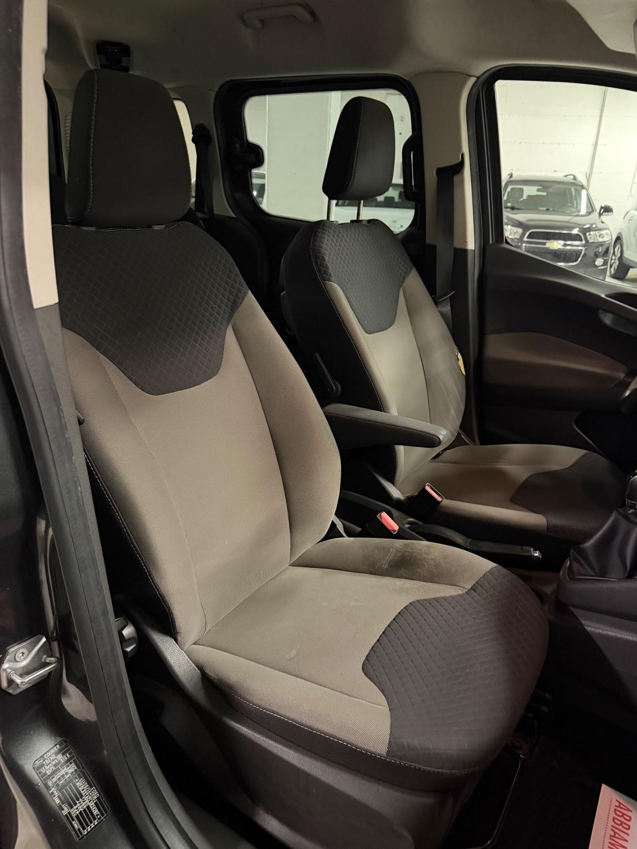 Ford Tourneo Courier 1.5 TDCI 95 CV Titanium