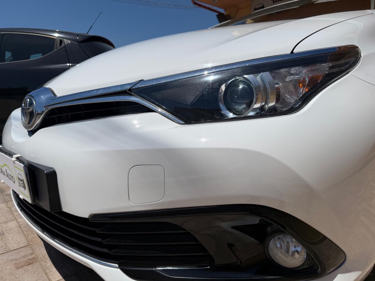 Toyota Auris 1.8 Hybrid Business