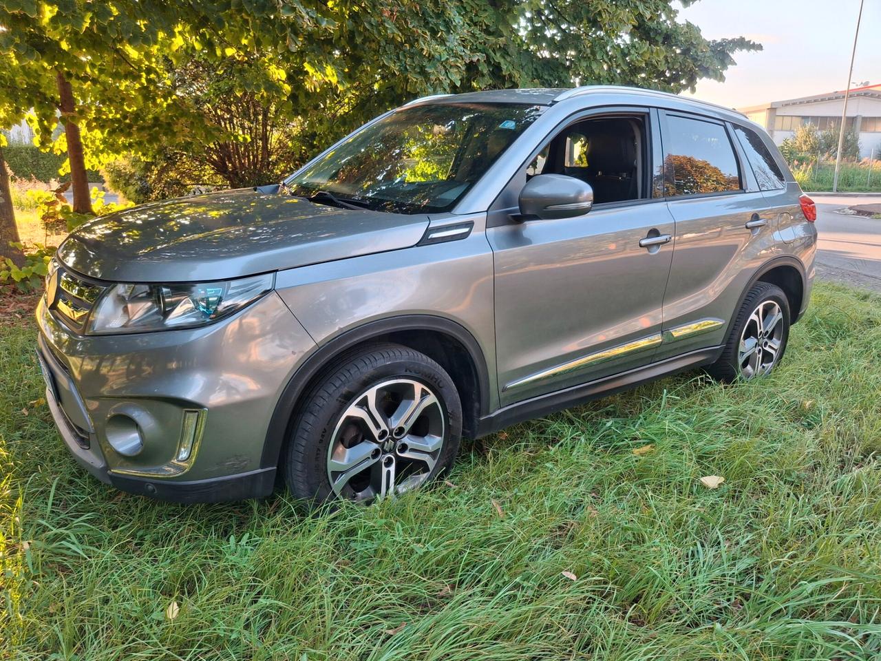 Suzuki Vitara 1.6 DDiS V-Cool-INTERNI IN PELLE-NAVI-