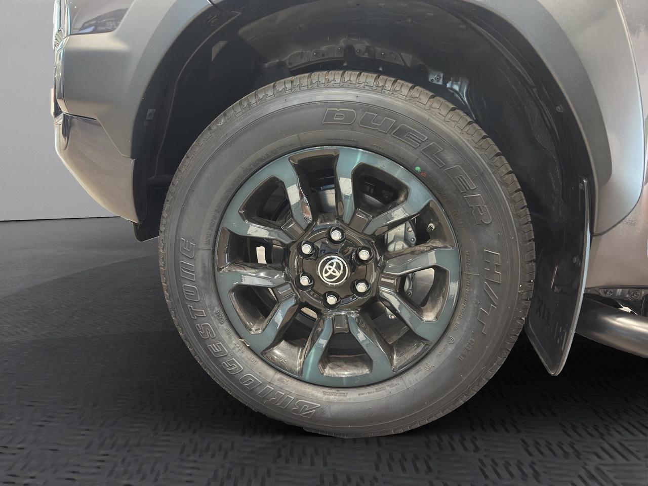 Toyota Hilux - MY25 Double Cab Invincible 48V