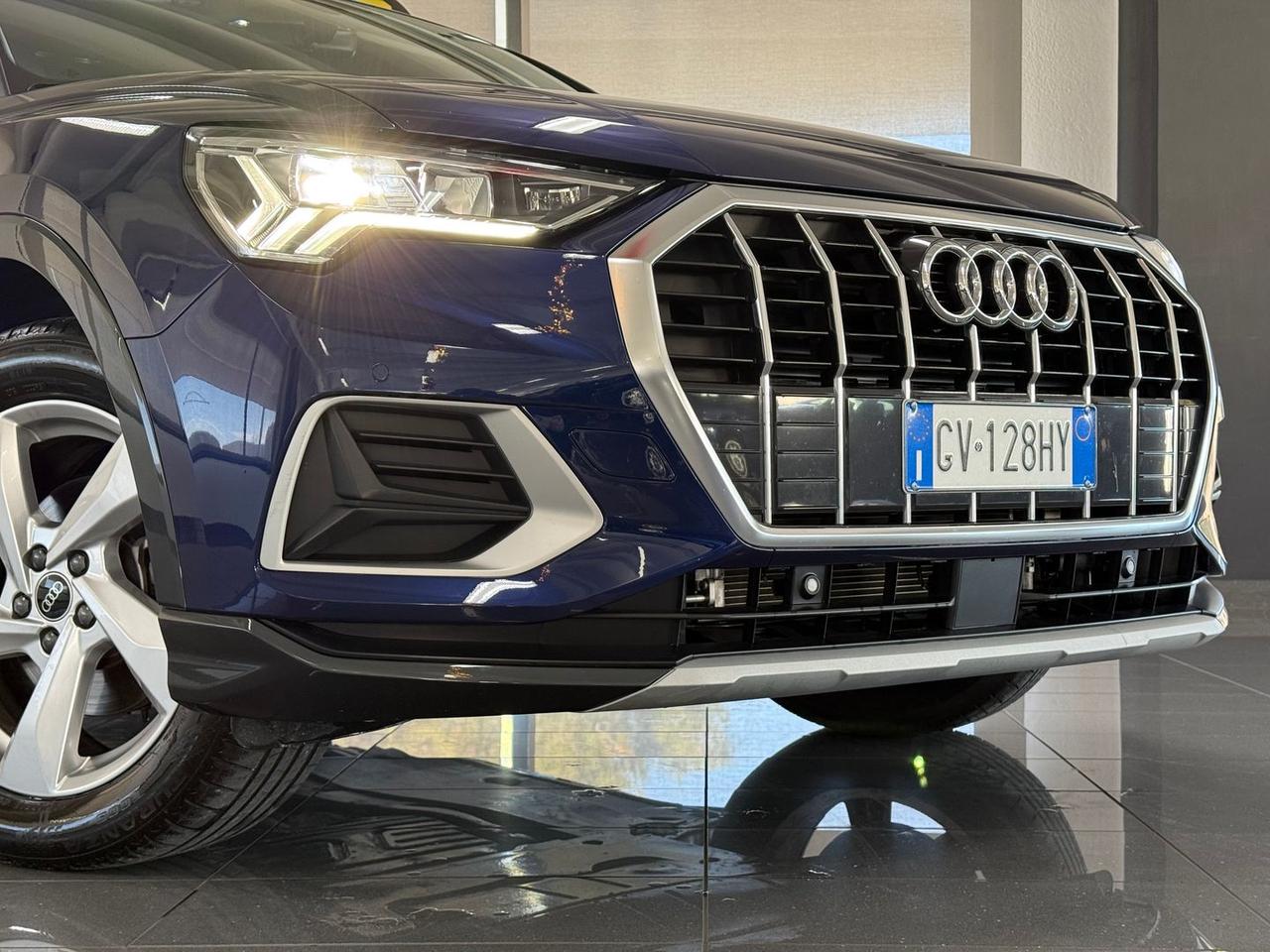 Audi Q3 Identity Black 2.0 35 TDI #8438