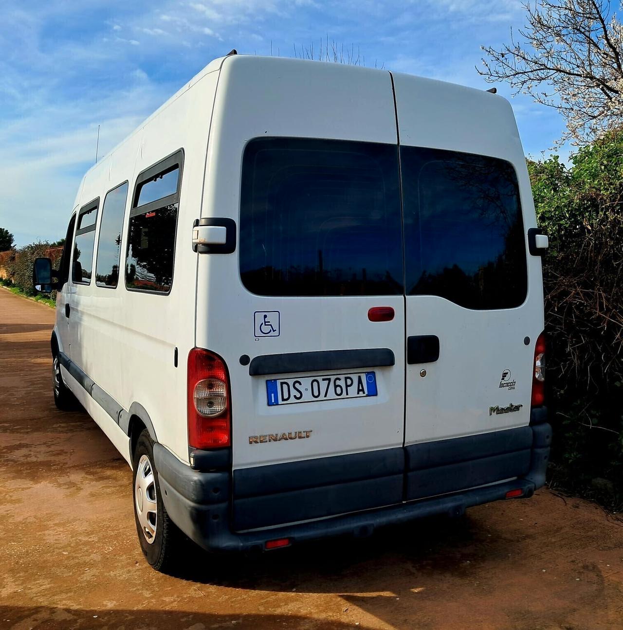 Renault Master 9 posti 4 carrozzine trasporto disabili pedana elettroidraulica