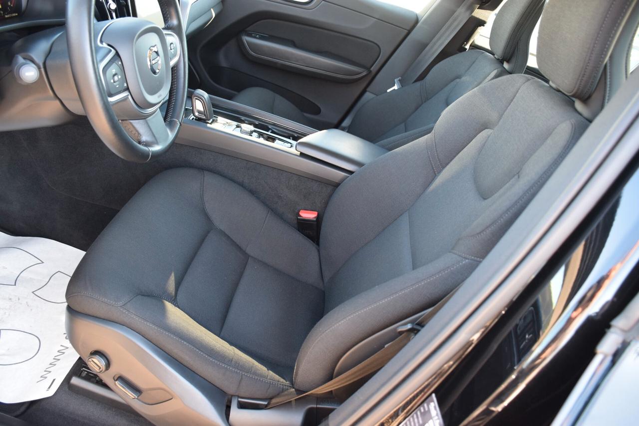 Volvo XC 60 XC60 IBRIDA DIESEL 4X4 2.0 B4 AWD AUTOM Geartronic Momentum FULL