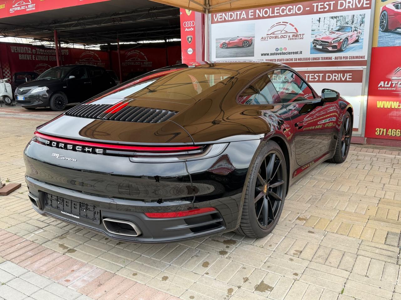 Porsche 992 911 Coupe 3.0 Carrera total black/Porsche Approved