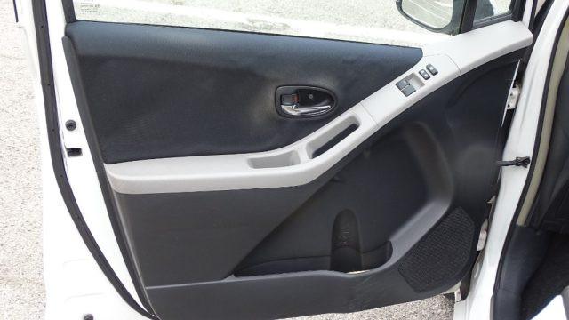 TOYOTA Yaris 1.300 100 cv, 5 porte, versione "Sol", Garanzia..