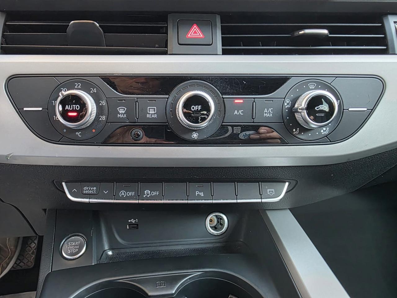 Audi A4 Avant 30 TDI/136 CV S tronic Business+Cerchi 18+Fari Led..