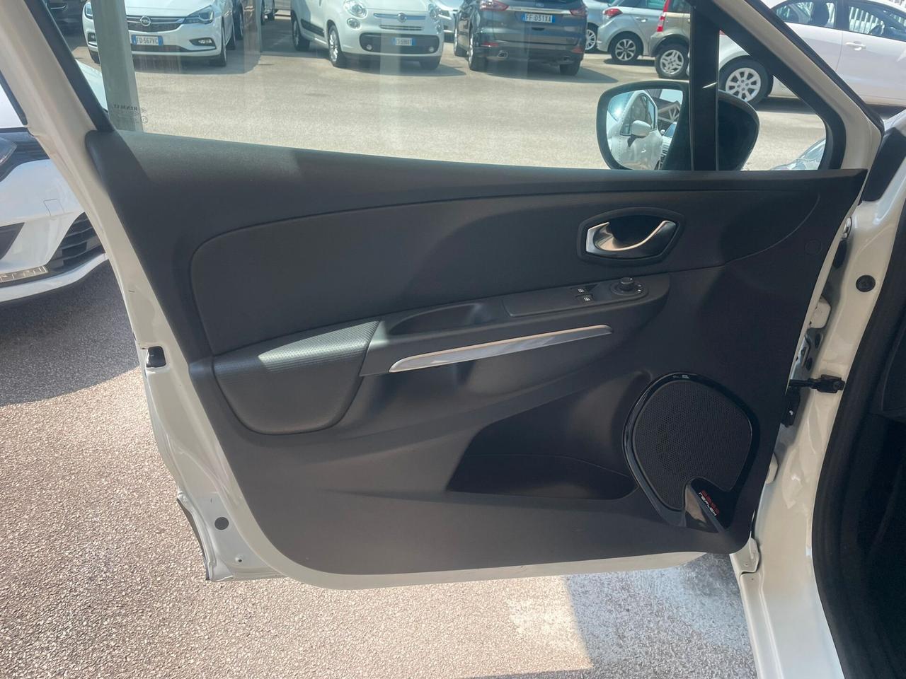 Renault Clio 1.2 75CV 5 porte Costume National