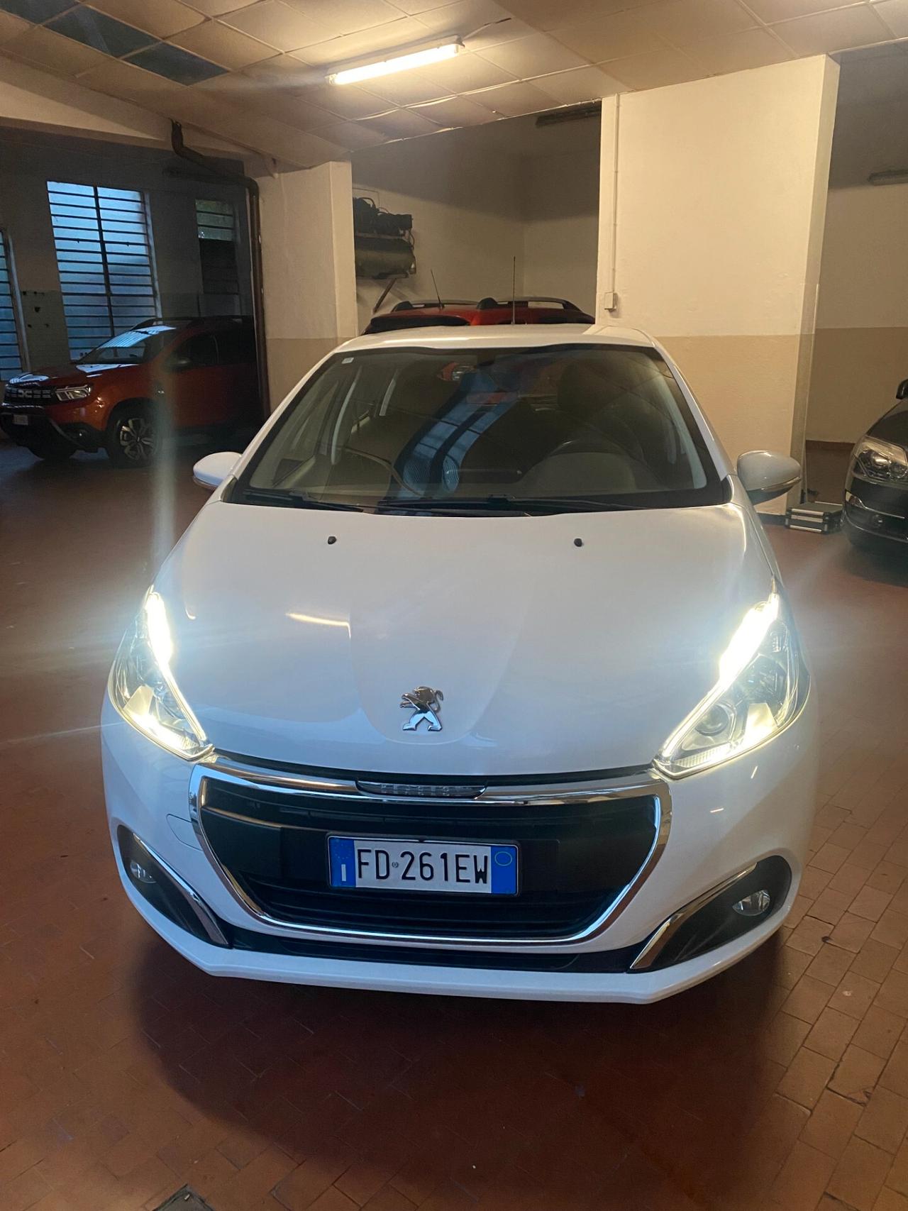 Peugeot 208 PureTech 82 5 porte Allure